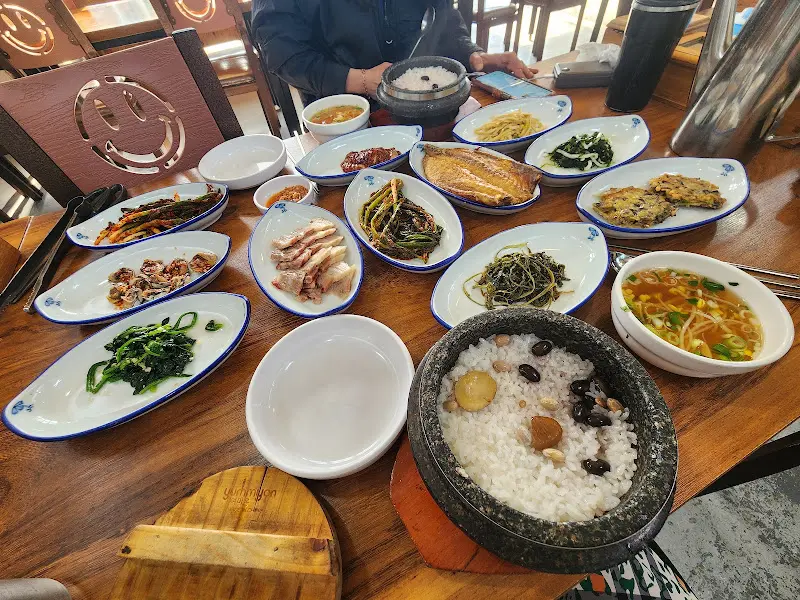 돌솥정식 한 상 차림