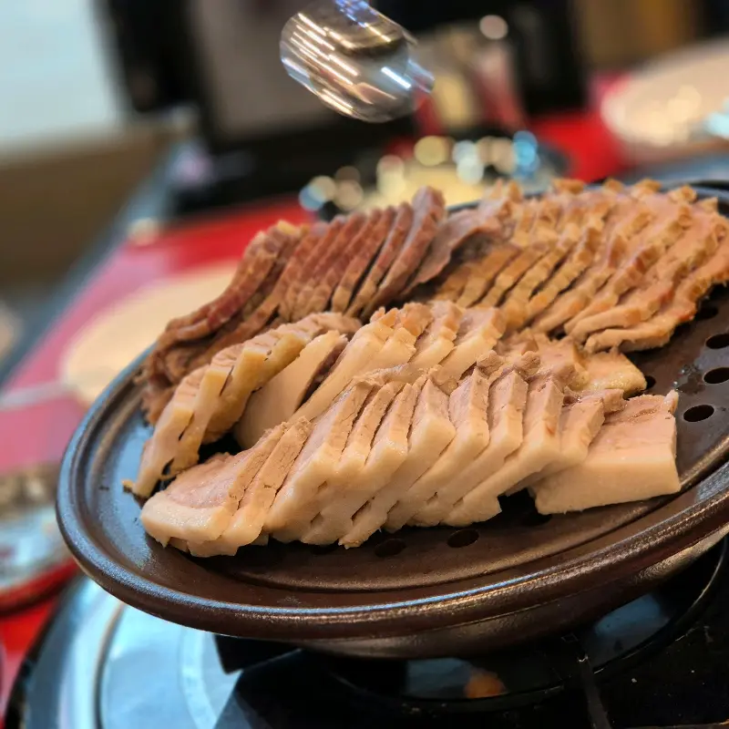 윤기가 흐르는 촉촉한 보쌈