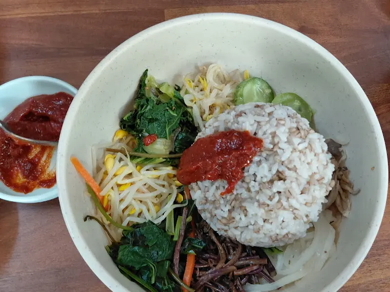 푸짐한 보리밥 한 상