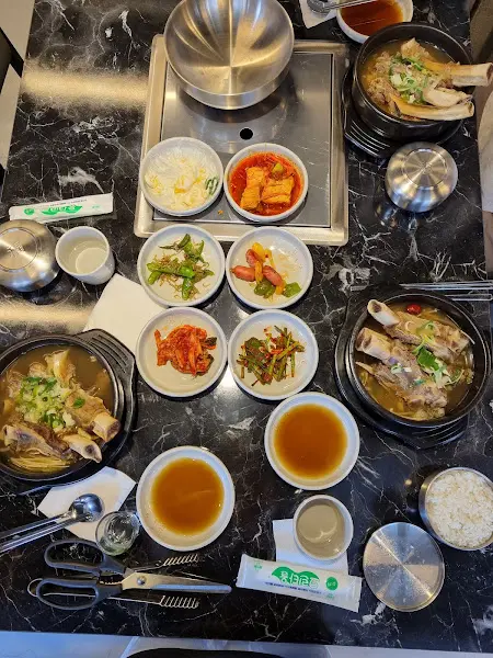 영삼이네 우정소갈비 기본 상차림