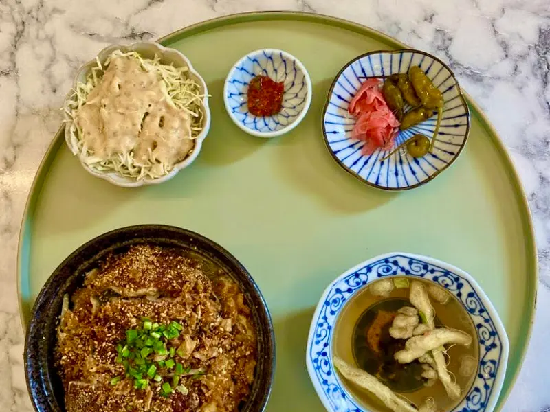 가츠동 한상차림