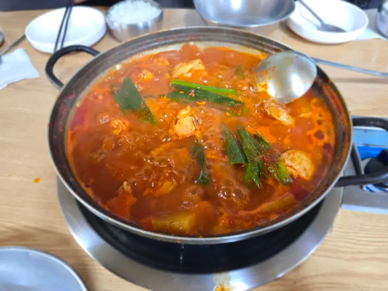 보글보글 끓는 닭도리탕