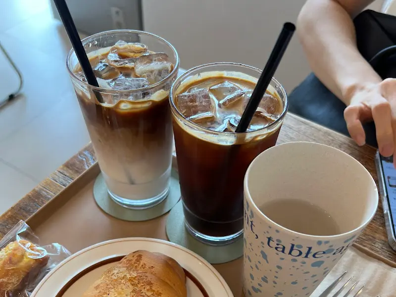 플레인 소금빵과 아이스 아메리카노