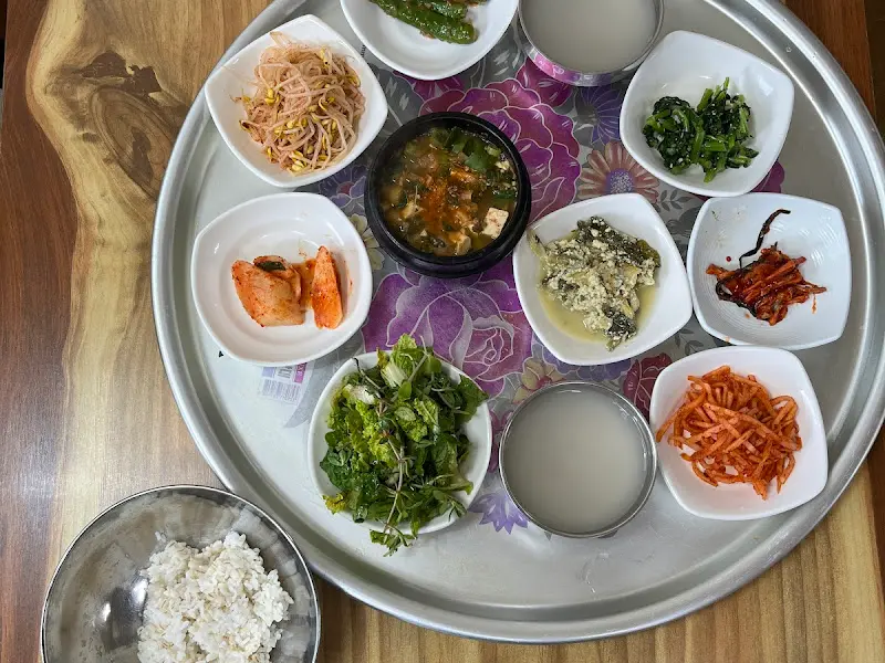 푸짐한 보리밥 정식 한 상 차림