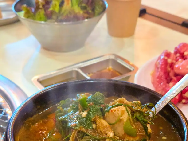 푸짐한 된장찌개의 모습