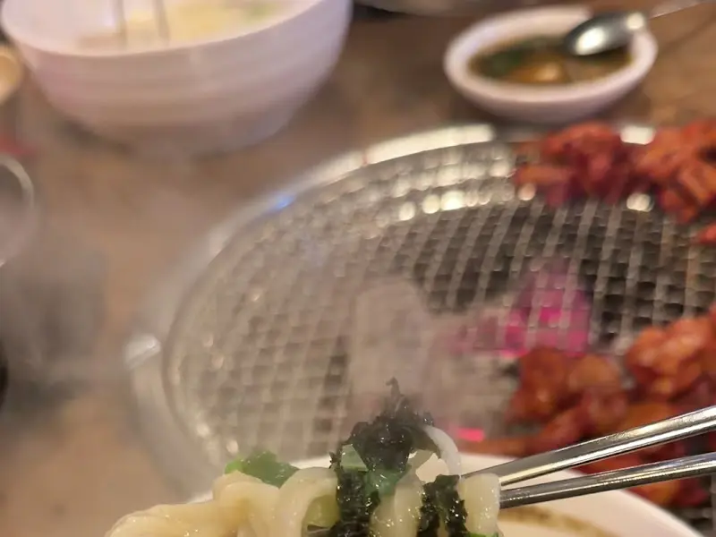 숯불닭갈비와 칼국수