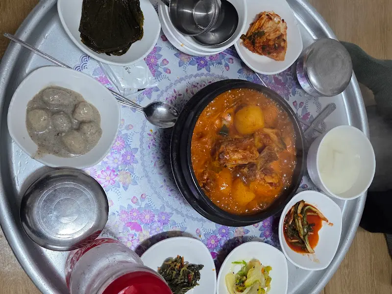 푸짐한 밑반찬 한 상 차림