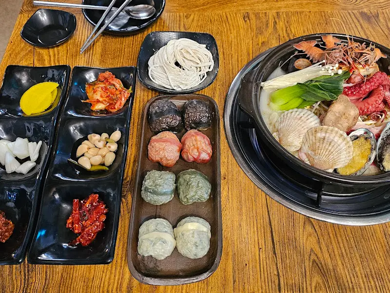 만두전골과 밑반찬