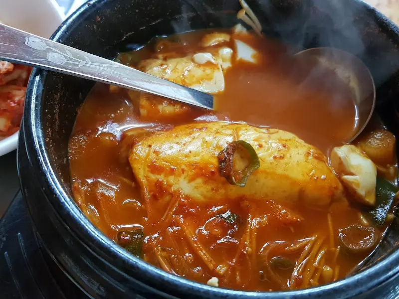 뚝배기에 담겨져 나오는 된장찌개