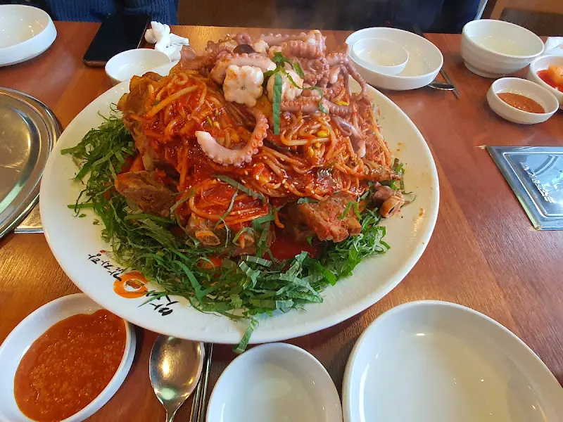 해물등뼈찜의 압도적인 비주얼