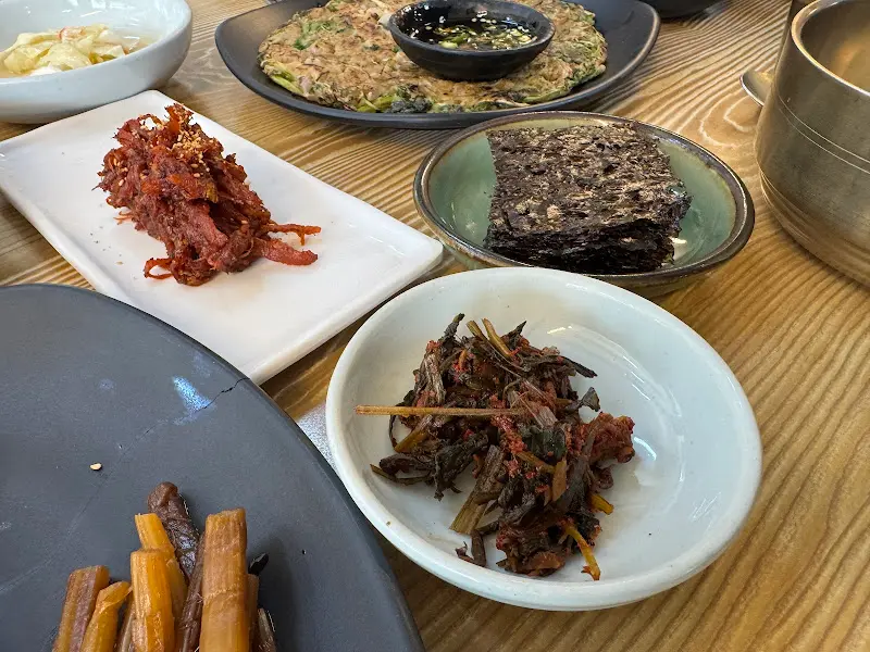 다채로운 반찬들