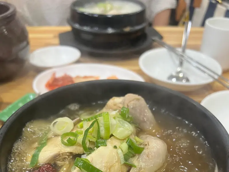 옻 삼계탕의 비주얼