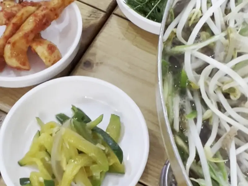 정갈하게 담긴 밑반찬