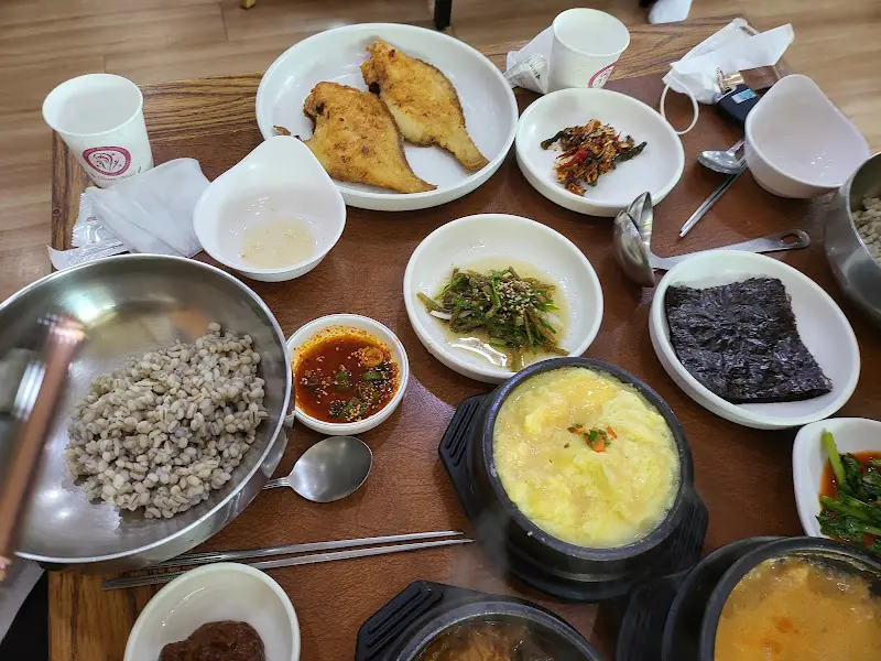 푸짐한 밑반찬 한 상 차림