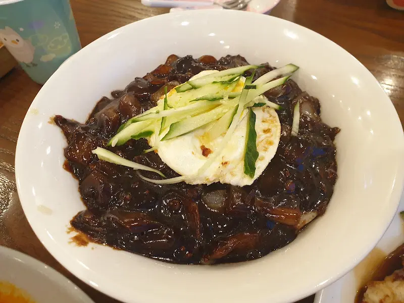 해물이 듬뿍 들어간 볶음 짜장