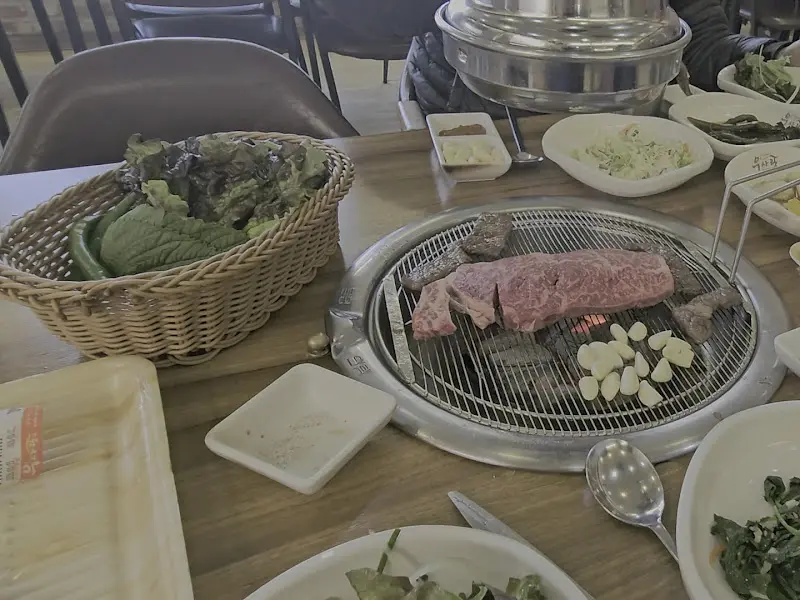 숯불에 구워지는 한우