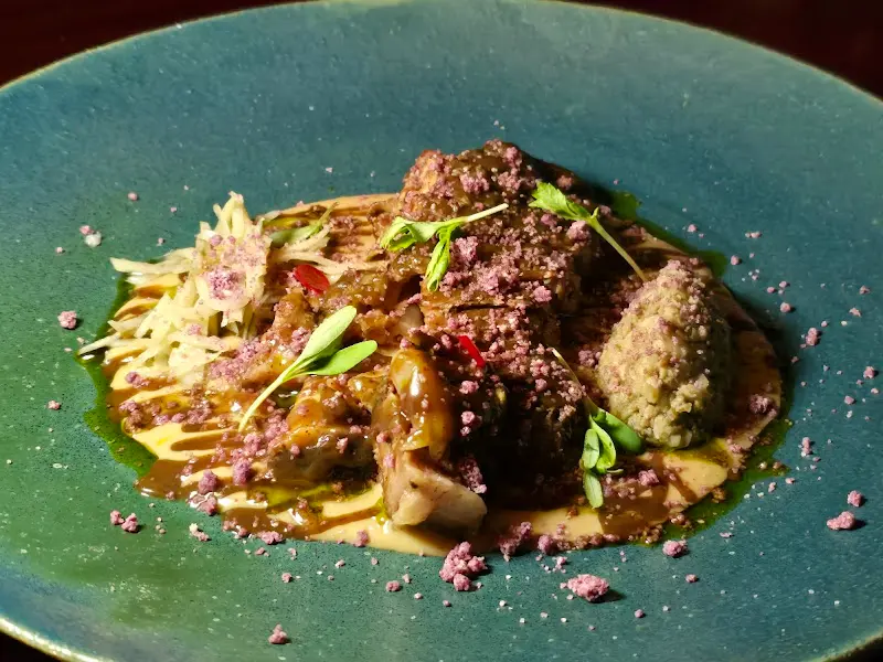 아름다운 플레이팅의 육회