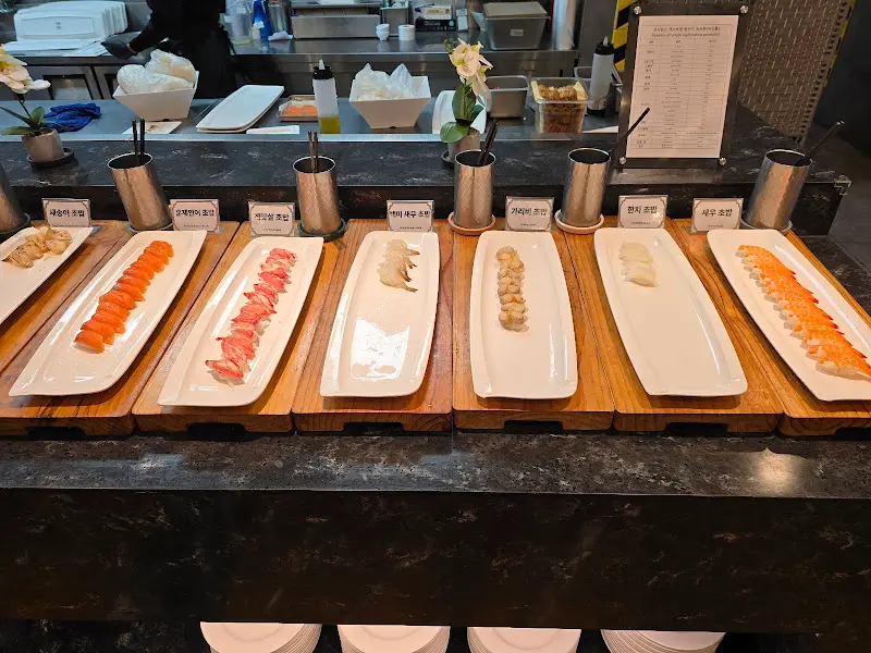 다양한 종류의 스시 코너