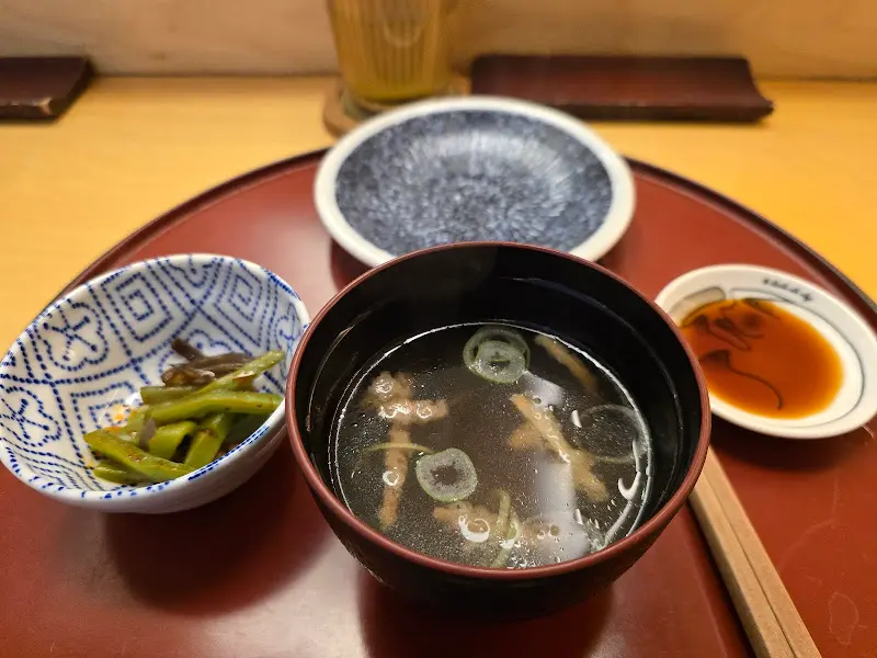 다채로운 색감과 정갈함이 돋보이는 스시심의 오마카세 코스