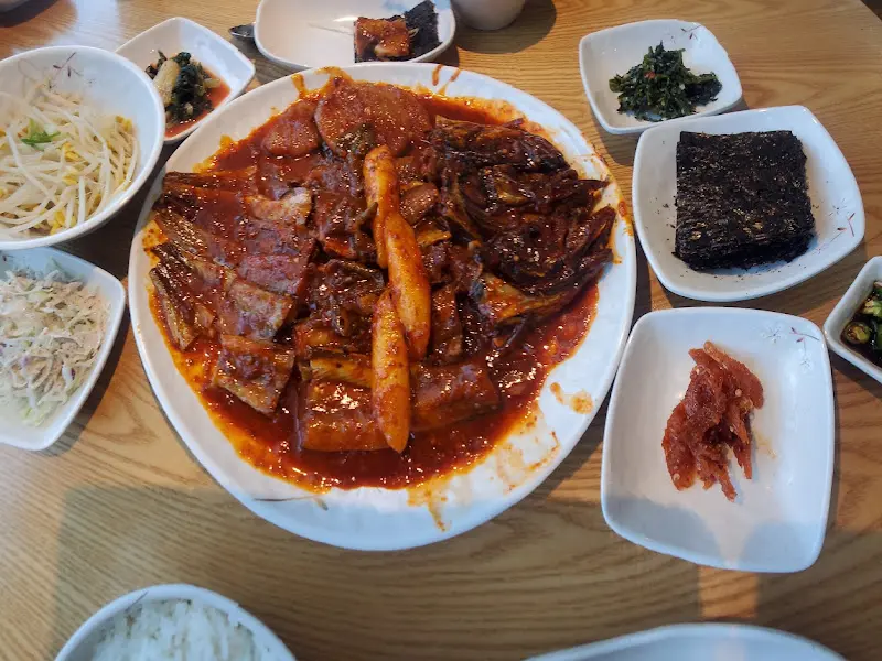 코다리조림 메인 접시 클로즈업