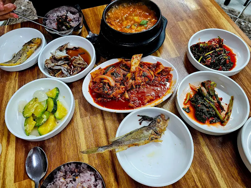 푸짐하게 차려진 한 상