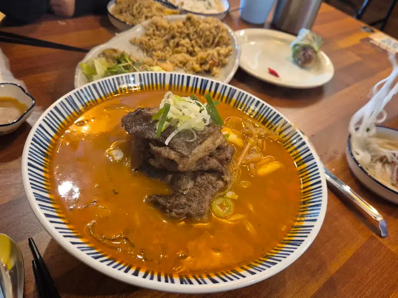 푸짐한 양지 쌀국수