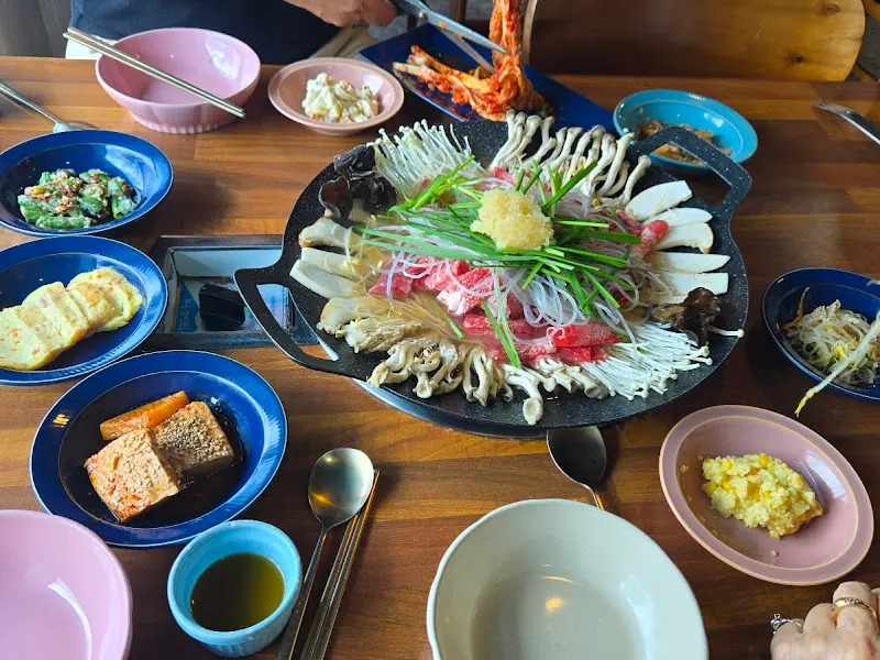 맑은 소고기 전골 한 상 차림