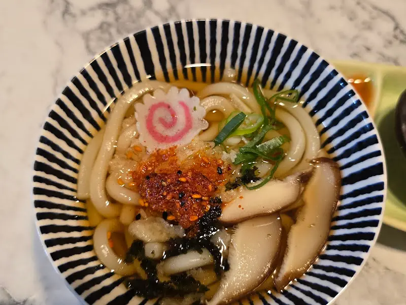 따뜻하고 맛있는 우동 한 그릇