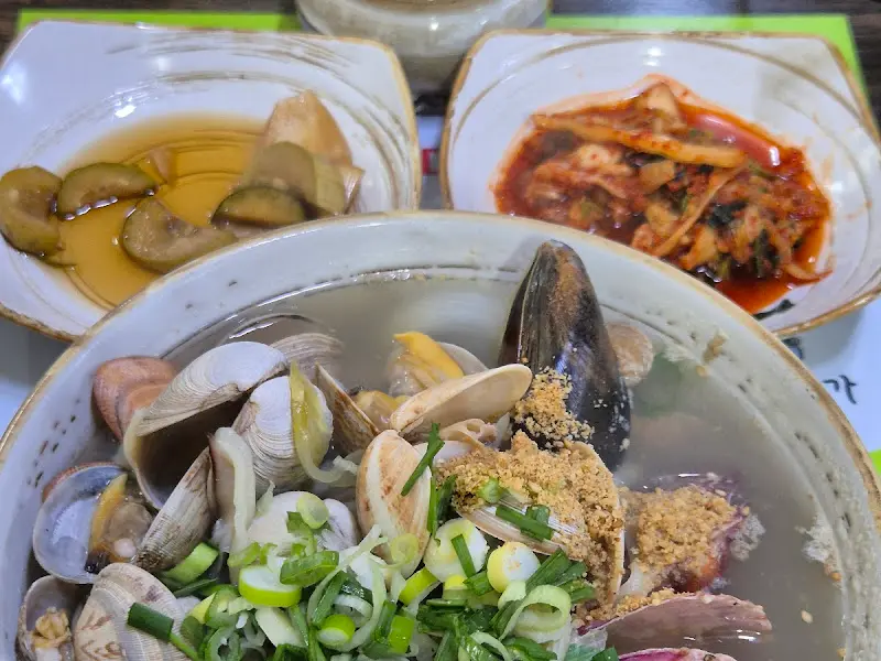 해물칼국수와 반찬