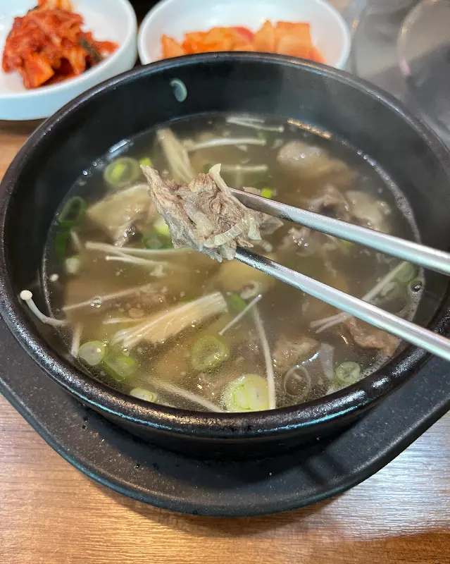 푸짐한 왕갈비탕 한 상