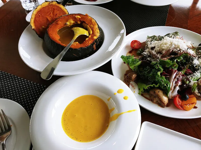 샐러드와 단호박 수프