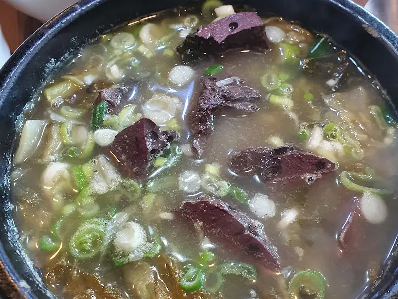 해장국에 선지 투하