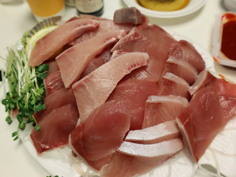 윤기가 흐르는 방어회