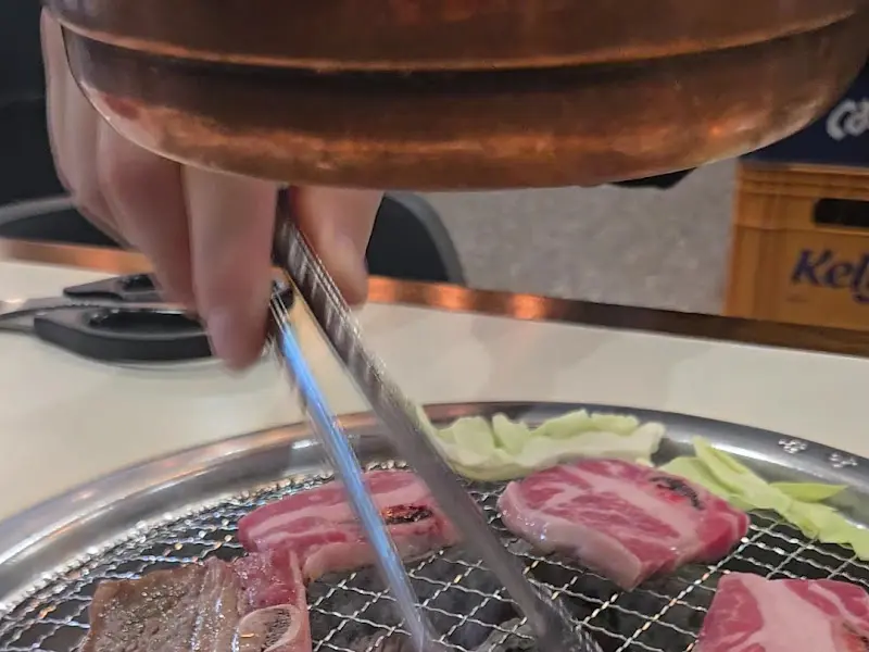 숯불에 구워지는 갈비살