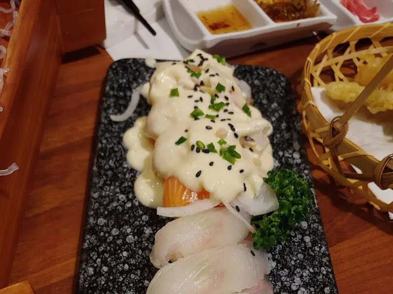 참치회와 곁들여 먹기 좋은 묵은지