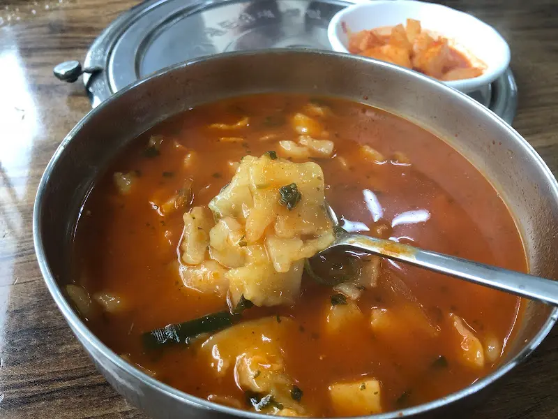 수제비 면발 클로즈업