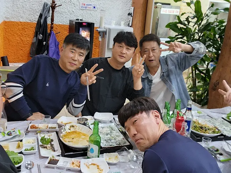 새암막회 방문객들