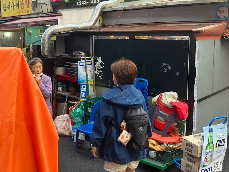 부산 자갈치 시장 곰장어 골목 부영집 외부 전경