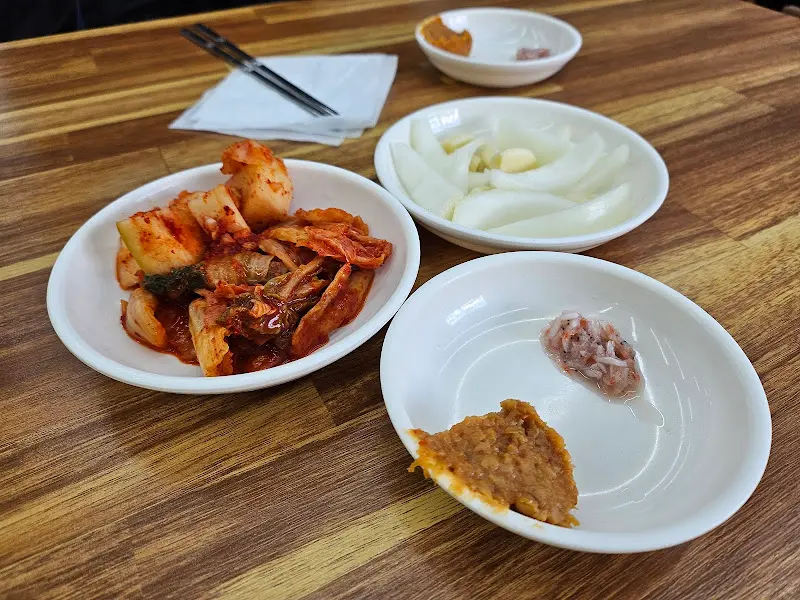 돼지국밥과 곁들여 먹기 좋은 밑반찬