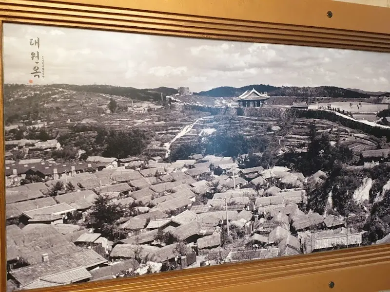 대원옥 내부 흑백 사진