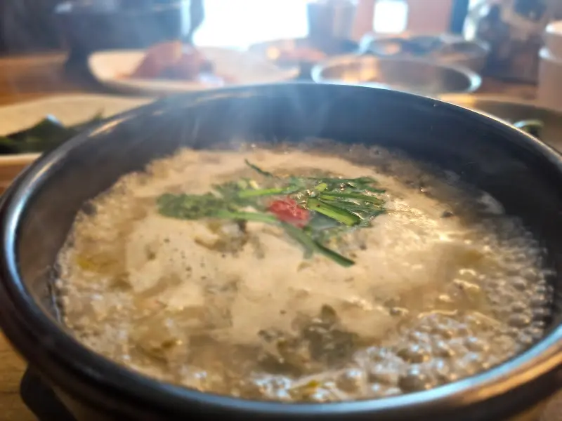 뜨끈하고 진한 추어탕