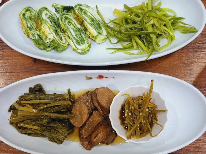 다양하고 정갈한 밑반찬