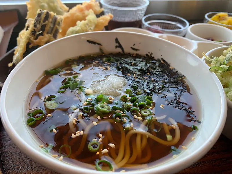 마구로 소바의 클로즈업 샷