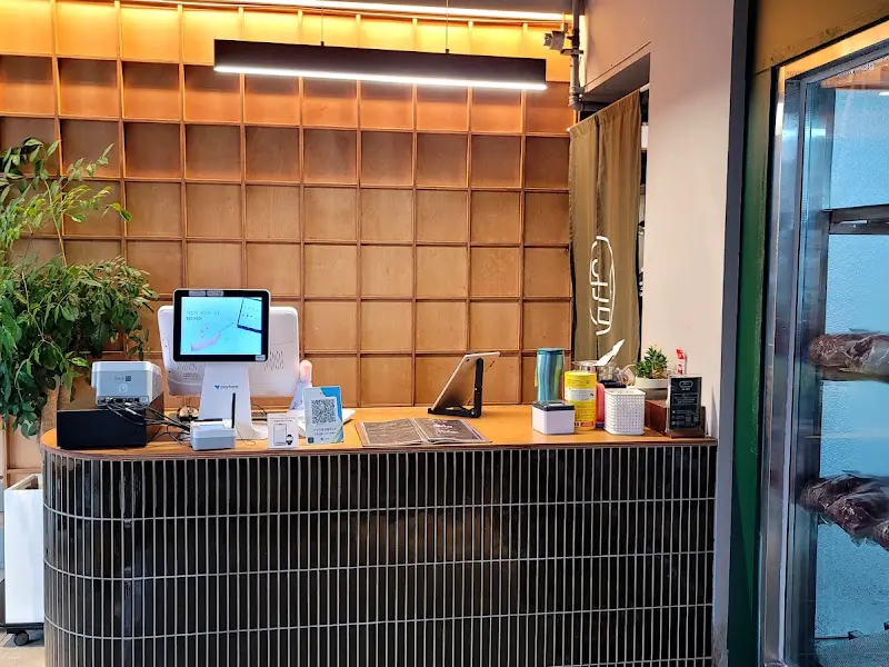 온담 군산점의 깔끔한 카운터 모습