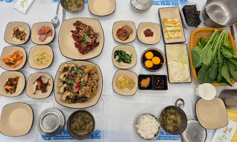 게딱지에 비벼먹는 밥