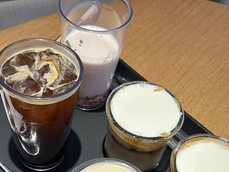 크림집의 다양한 케이크