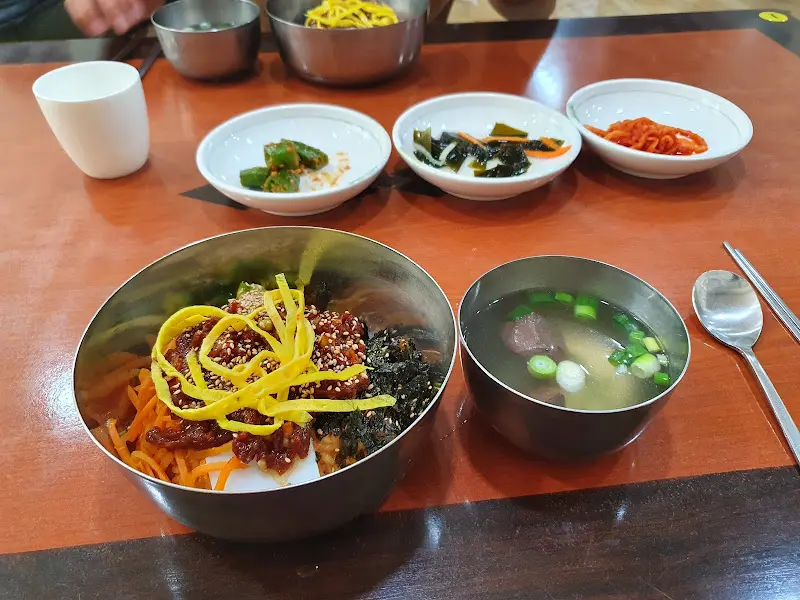 다양한 메뉴 사진 (멸치국수 외)