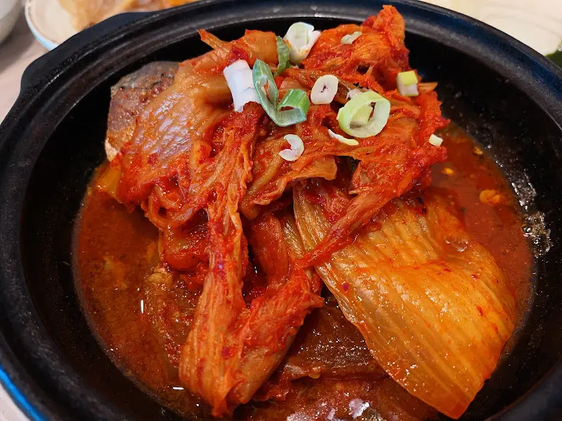 침샘 자극하는 고등어 김치찜