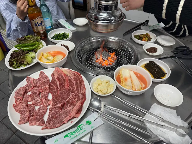 현대실비 한상 차림