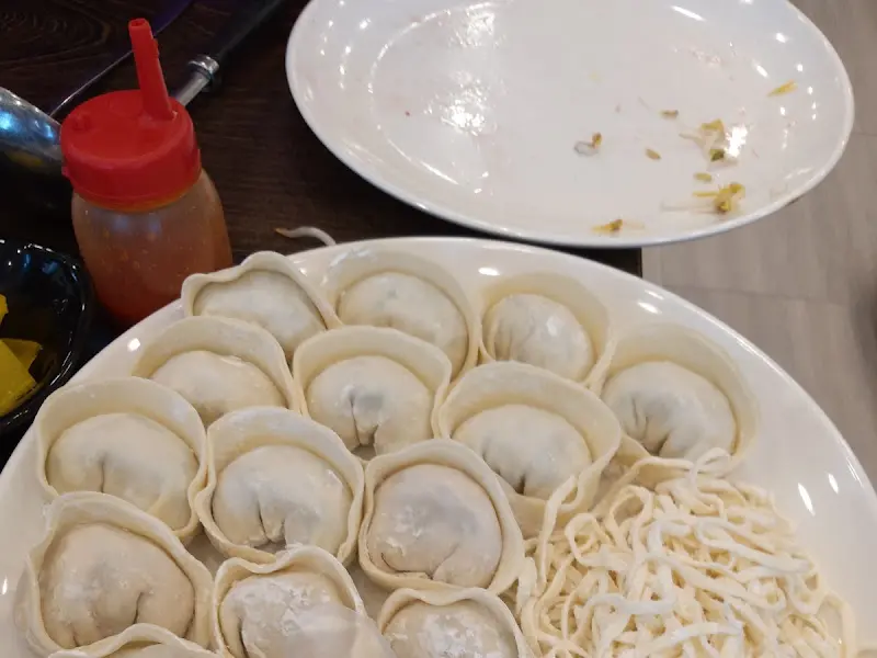 푸짐한 손만두와 칼국수